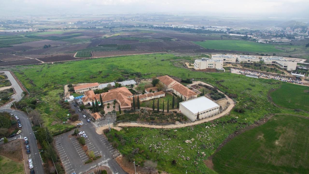 Hi - Tel Hai Hostel Kefar Gil'adi Exteriör bild