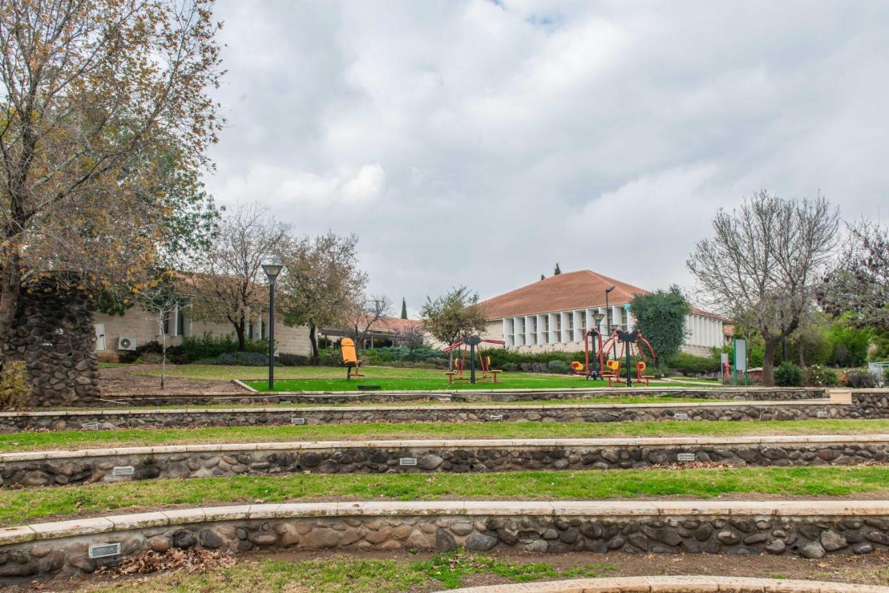 Hi - Tel Hai Hostel Kefar Gil'adi Exteriör bild